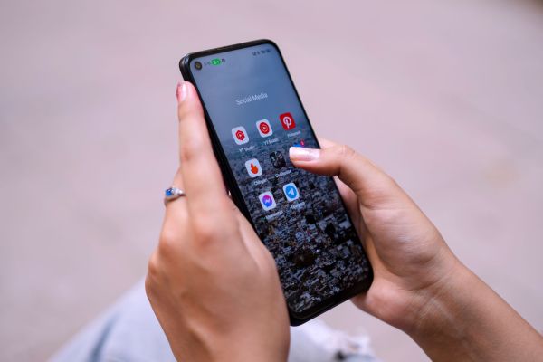 Maximiser l"impact des réseaux sociaux : les secrets d"une entreprise de nettoyage industriel pour séduire de nouveaux clients